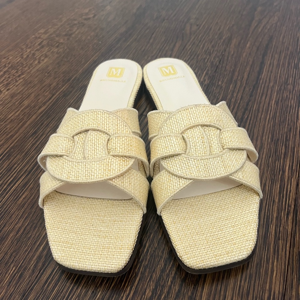 New M by Bruno Magli Alessia Raffia Sandal size 41.5